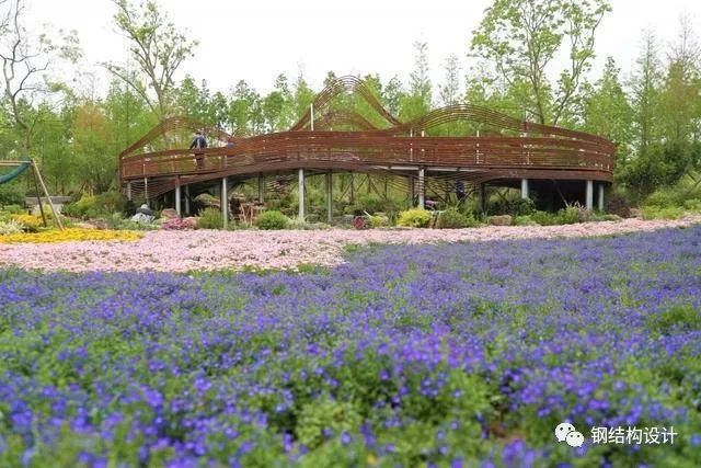 花博会上的建筑，第十届上海花博会开幕，耗时三年筹备“海上花岛”，“三区”“一心”“一轴”“六馆”和“六园”