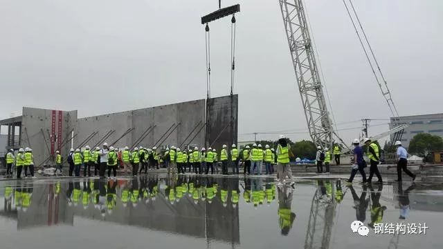 【行业资讯】上海首例“提拔建筑系统”开始吊装，现场预制避免二次倒运