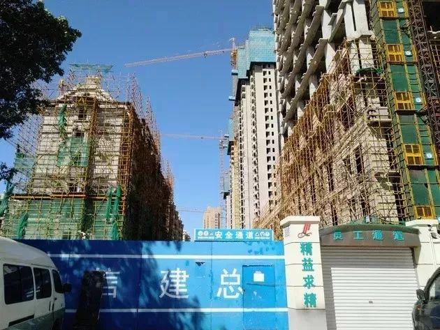 官方通报：多个项目混凝土强度不达标！同一原因18栋楼重建，损失超7亿！甲方多人落马！