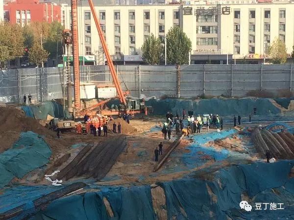 3死1伤！郑州一在建工地基坑发生坍塌，施工方多次因无证被罚！