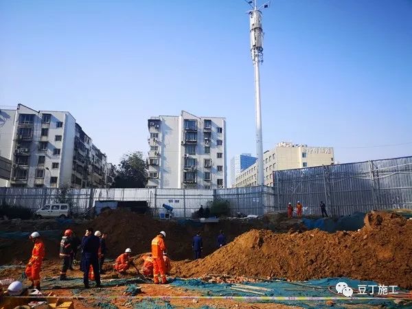 3死1伤！郑州一在建工地基坑发生坍塌，施工方多次因无证被罚！