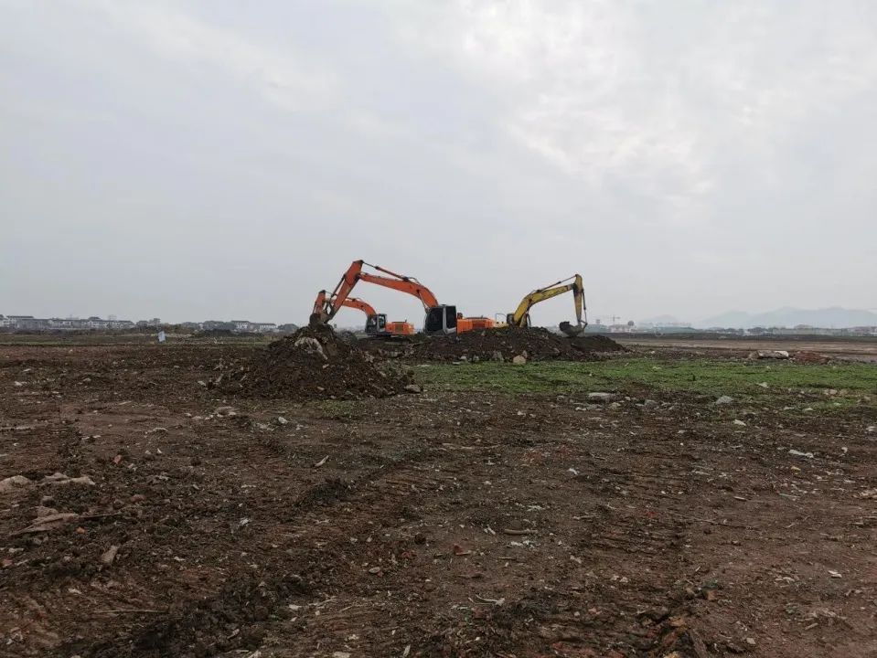 双曲平行四边形变截面钢结构网壳案例，台州机场项目钢结构工程全面封顶